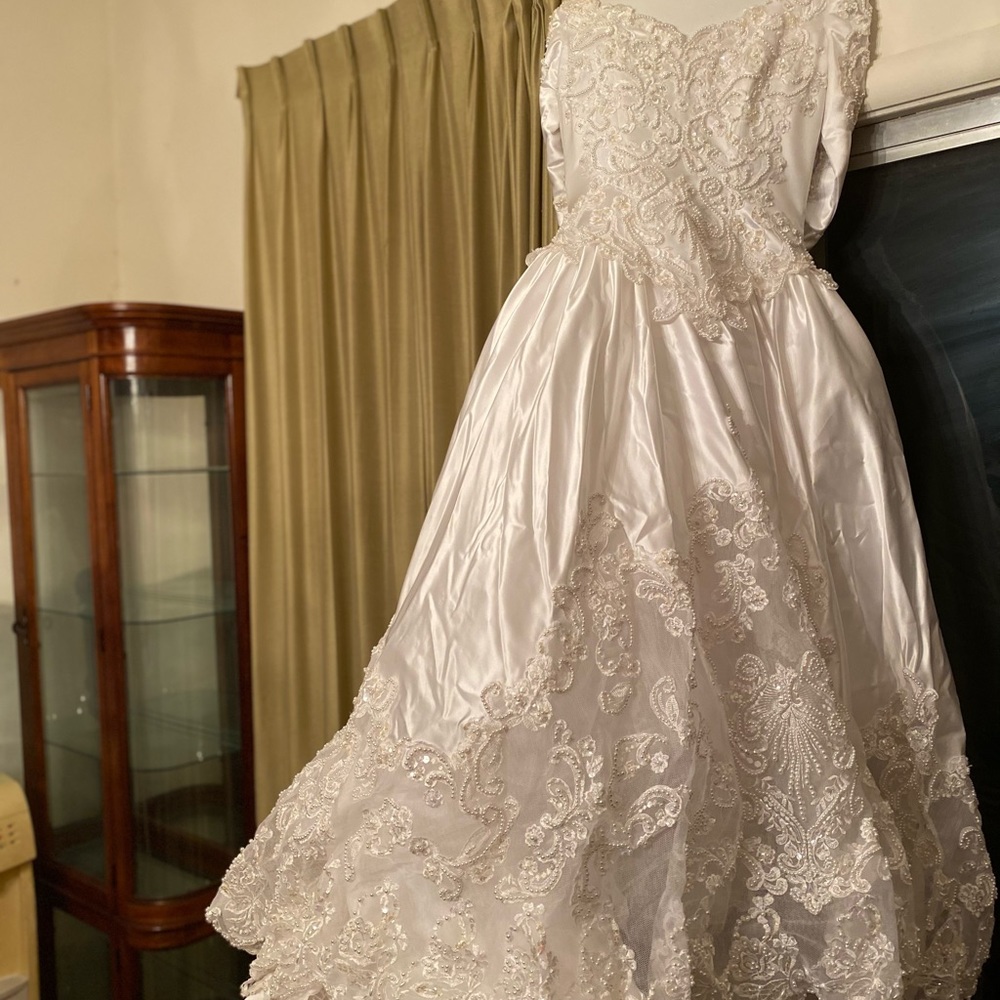 Pearl Embellished Gorgeous Wedding Gown & Veil - Picture 5 of 15